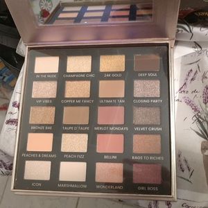 Iconic London Day to Slay Eyeshadow Palette